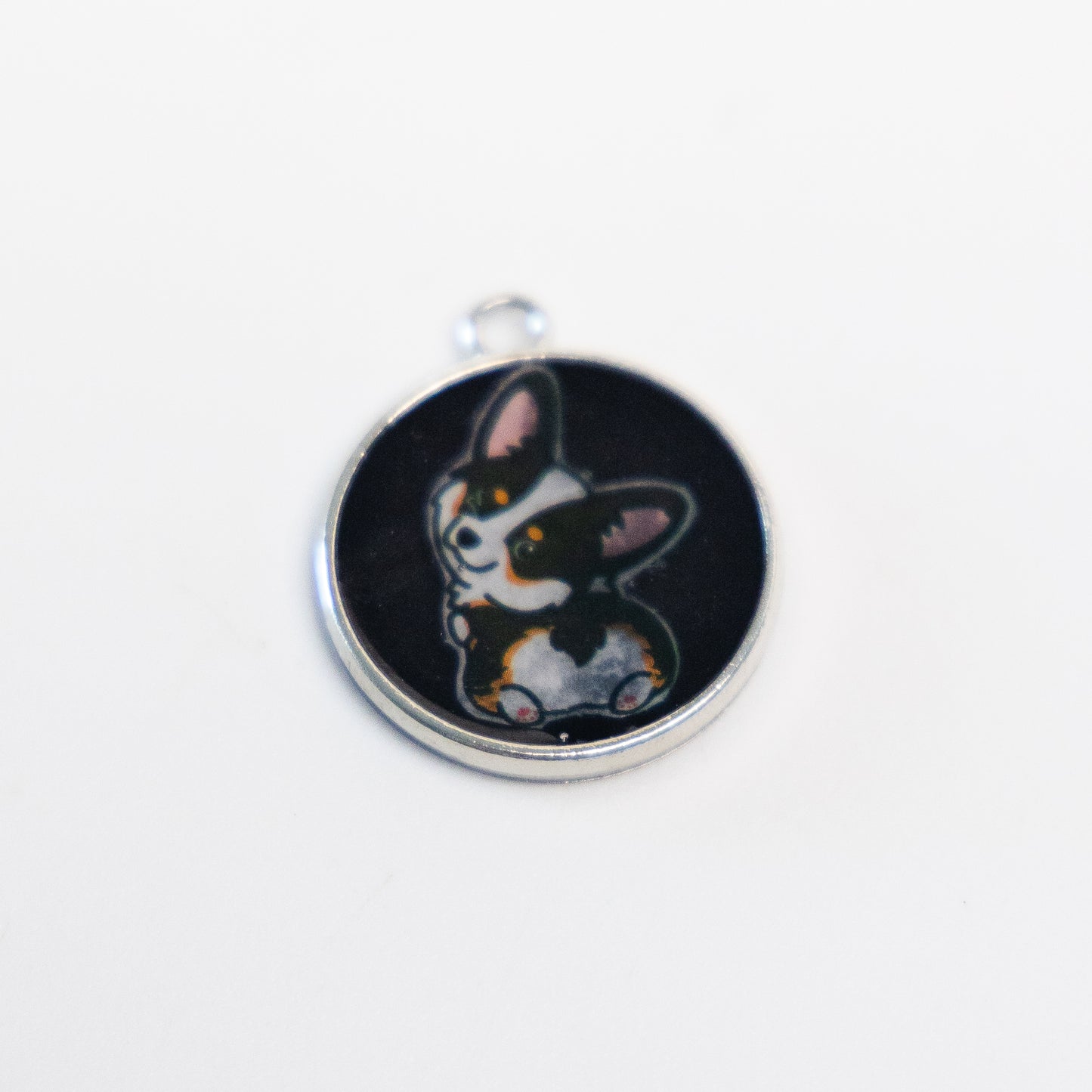 Joya identificativa hecha a mano "Corgifeliz" (Edición limitada)